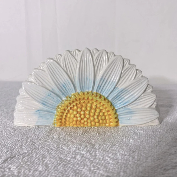 Vintage Ceramic Daisy With Lady Bug Napkin Holder - Picture 2 of 15